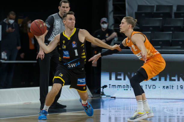 生涯中占据 生涯中占据