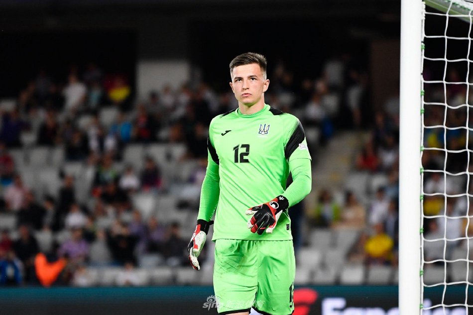 相比之下 相比之下