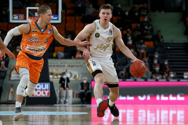 这座位于山 这座位于山